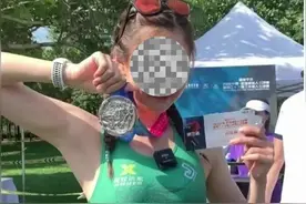 铁人三项女运动员比赛服被网友批不得体
业内人士：着装符合规定
#铁三女运动员比赛服被批不得体#传递正能量#很哇塞的小姐姐     视频封面