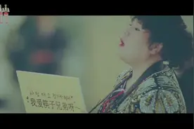 筷子兄弟&Tara当年在韩国合作《小苹果》MV，他们说是神曲视频封面
