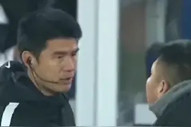 主裁判李海新的判罚标准到底是什么？#大连人 #成都蓉城 #中超 #中甲 #升降级附加赛 #大连人1比1成都蓉城 视频封面