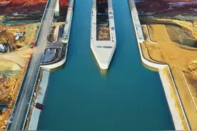 #合肥 #超级工程 #引江济淮 
中国跨度最大的水上桥梁
通航后将实现河上有河，船上有船的盛况😎
视频封面