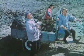 影视：90年代的农村生活，一家人下田插秧，真是太热闹了视频封面