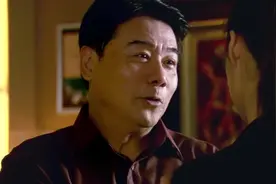 影视：小伙高空作业，意外救人一命，这段简直太解气视频封面
