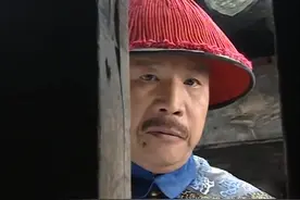 影视：狱官抓了一个坏人，没想到和珅过来一看瞬间跪下视频封面