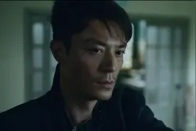 影视：头盔男闯入居民楼，打晕一个打伤一个视频封面