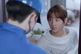 女子在家中点外卖，没想到送餐的外卖员竟然闯进家中视频封面