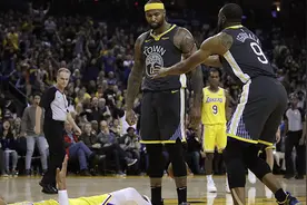 NBA十佳球：考辛斯残暴隔扣库兹马！国王神塔辱大帝、唐斯强硬单吃助力“隔扣日”图片