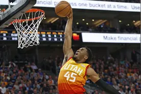 NBA十佳球：米切尔虚晃让雷霆悍将“大劈叉”！保罗花式喂饼图片