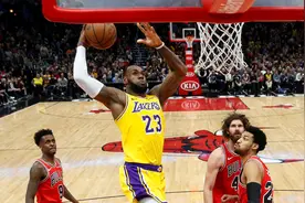 NBA十佳球：老詹两背扣闪耀全场 大帝自投自抢单手虐框图片
