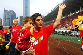 再见！天体之王——孔卡！视频回顾孔卡中超生涯；恒大上港送祝福图片