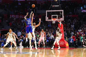 NBA十佳球：路威嗜血三分一剑封喉；小乔丹助推海佐尼亚封杀詹皇生死球图片