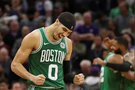 NBA晚报：欧文单挑教育塔图姆反被扣 卡佩拉玩FIFA打爆恩比德图片