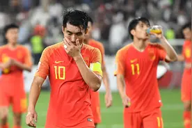 亚洲杯：国足0-3伊朗出局，里皮赛后宣布卸任，郑智深情飙泪倾诉图片